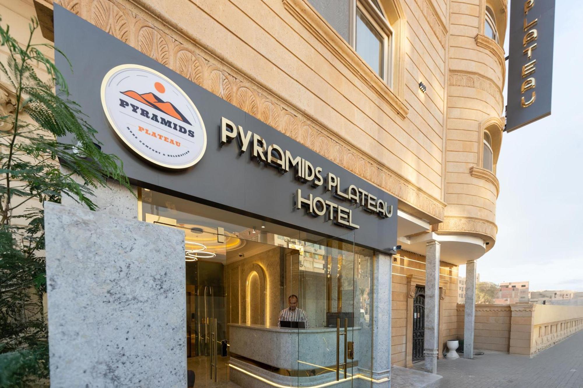 Pyramids Plateau 3*