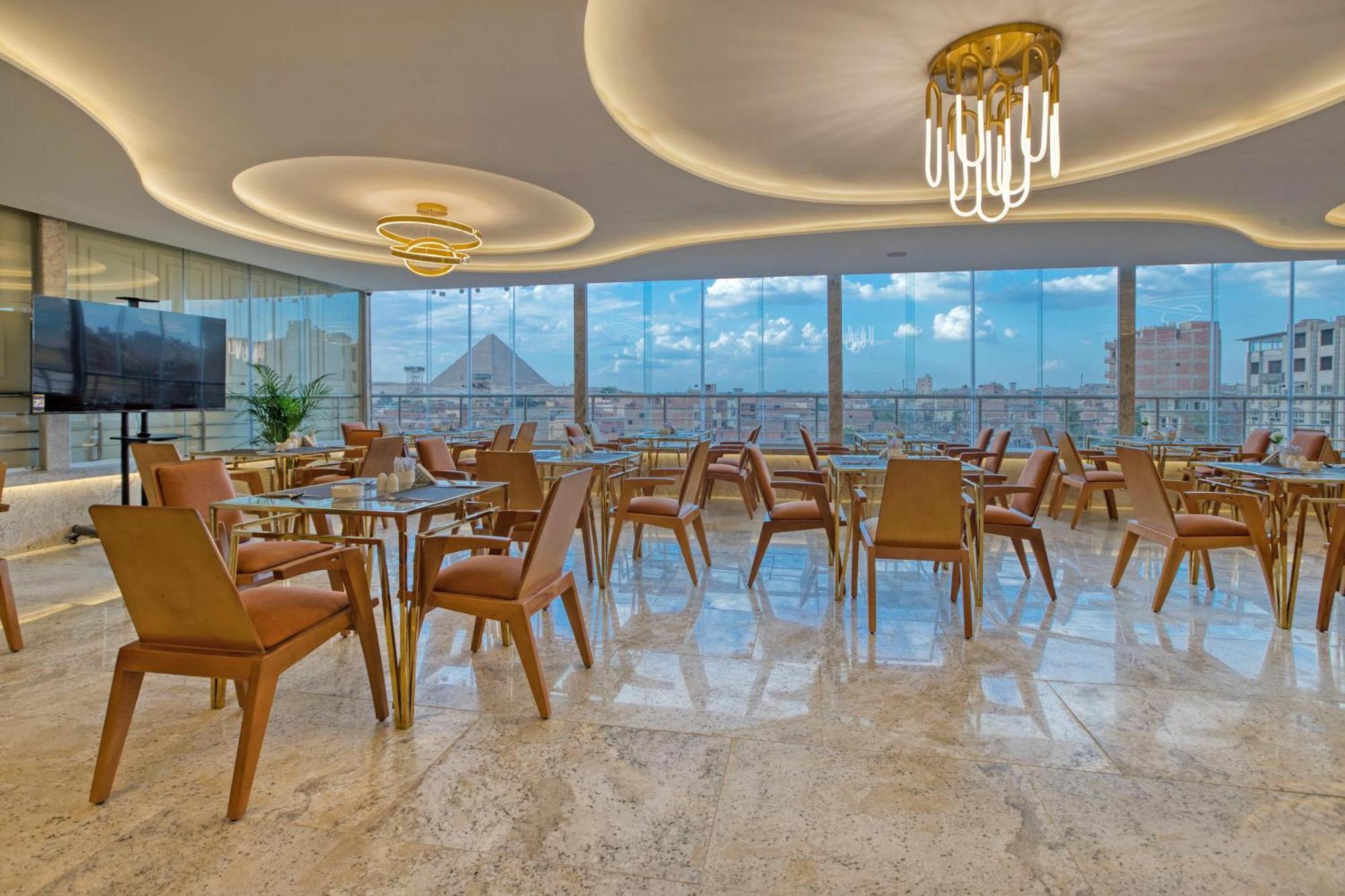 Pyramids Plateau Hotel